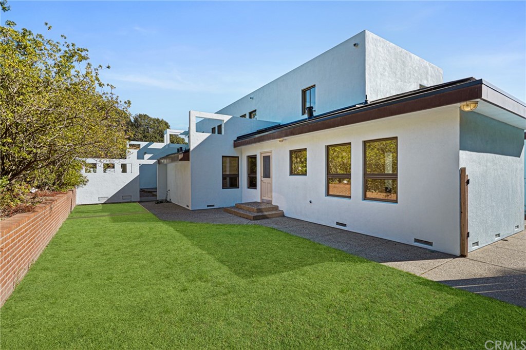 95 Hiller Drive Oakland, CA 94618 - Photo 10 of 58 a view of a backyard of the house