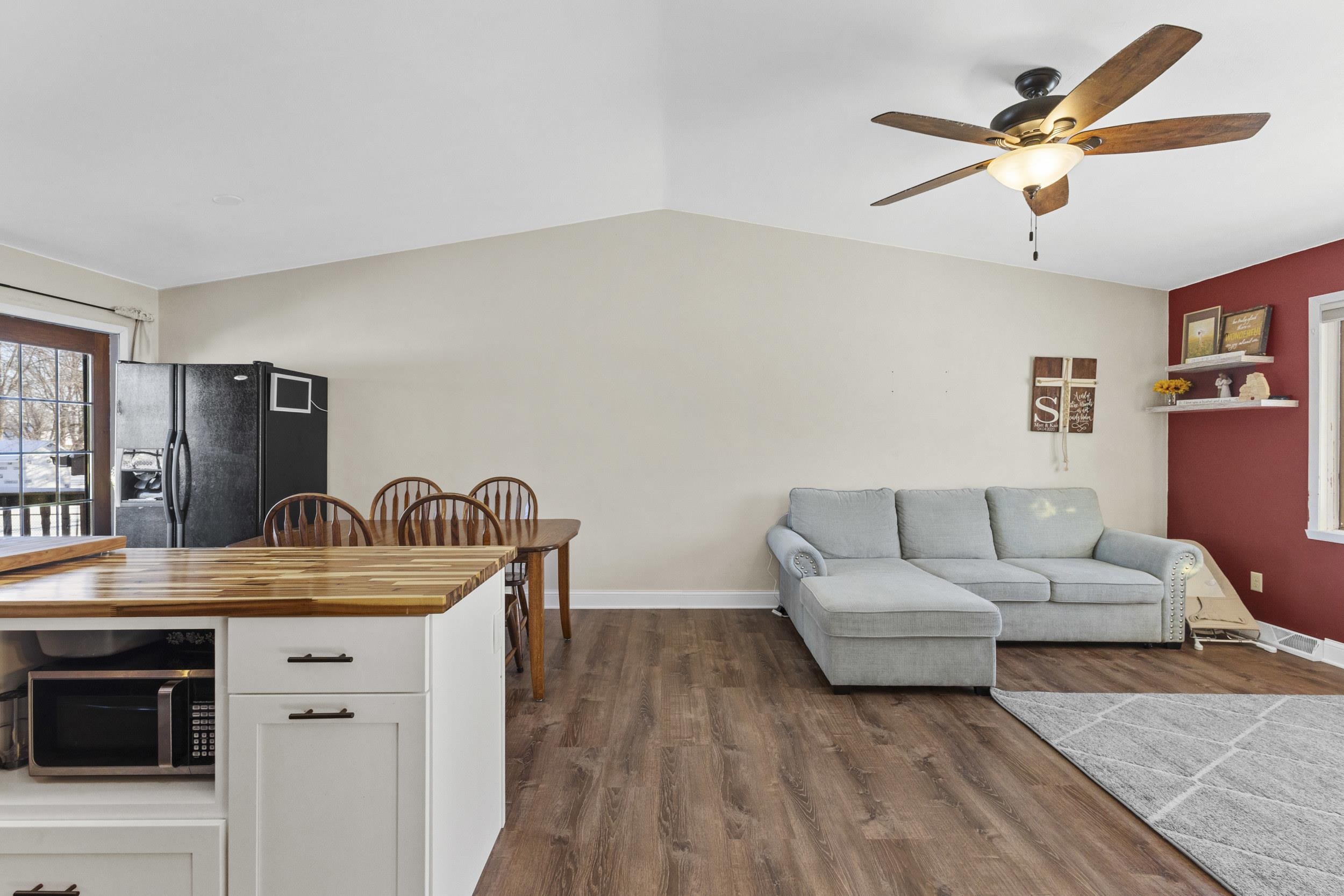 1259 Bartlein Court Menasha, WI 54952 - Photo 7 of 43