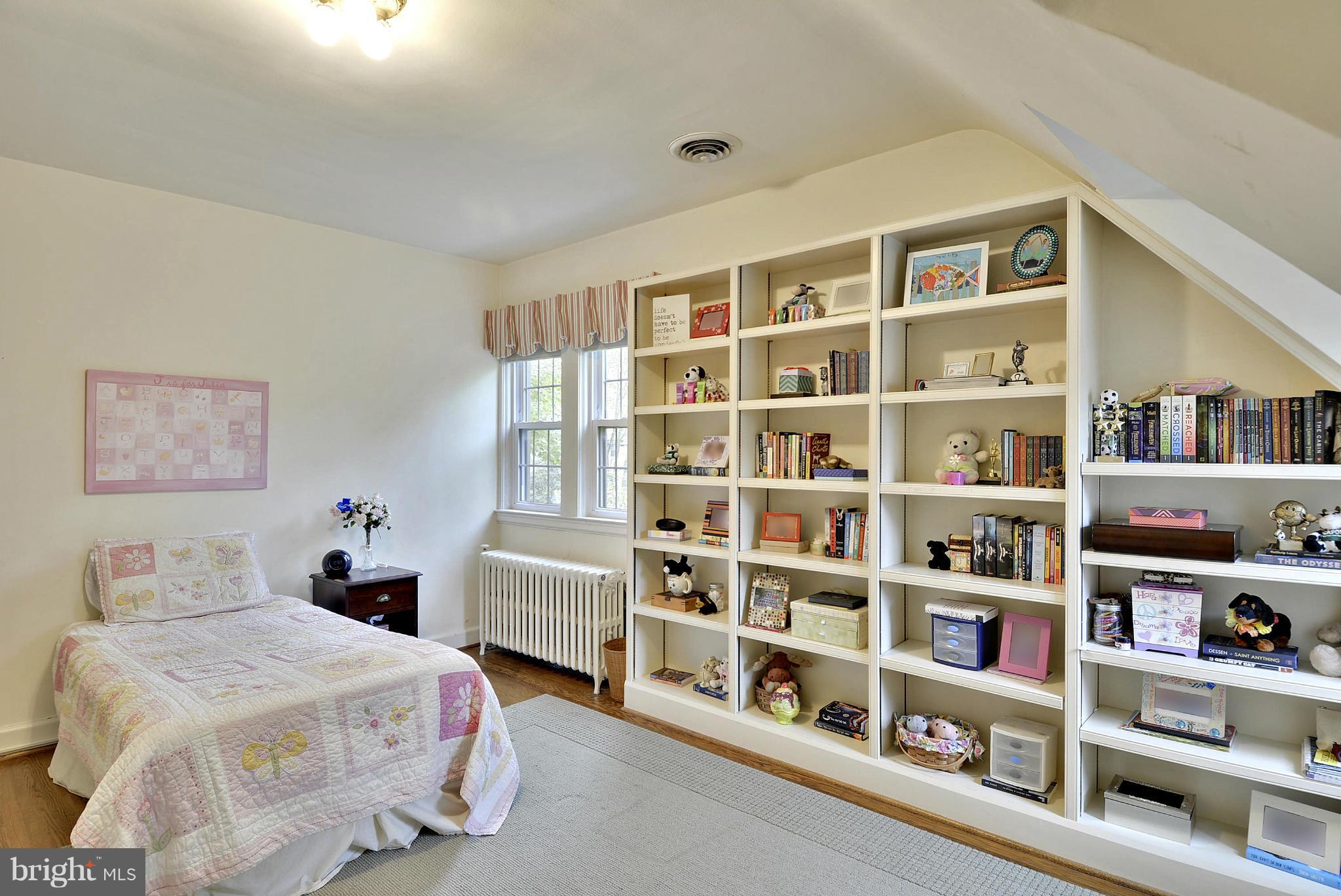 7113 Oxford Road Baltimore, MD 21212 - Photo 13 of 30 Bedroom #3 with built in shelving