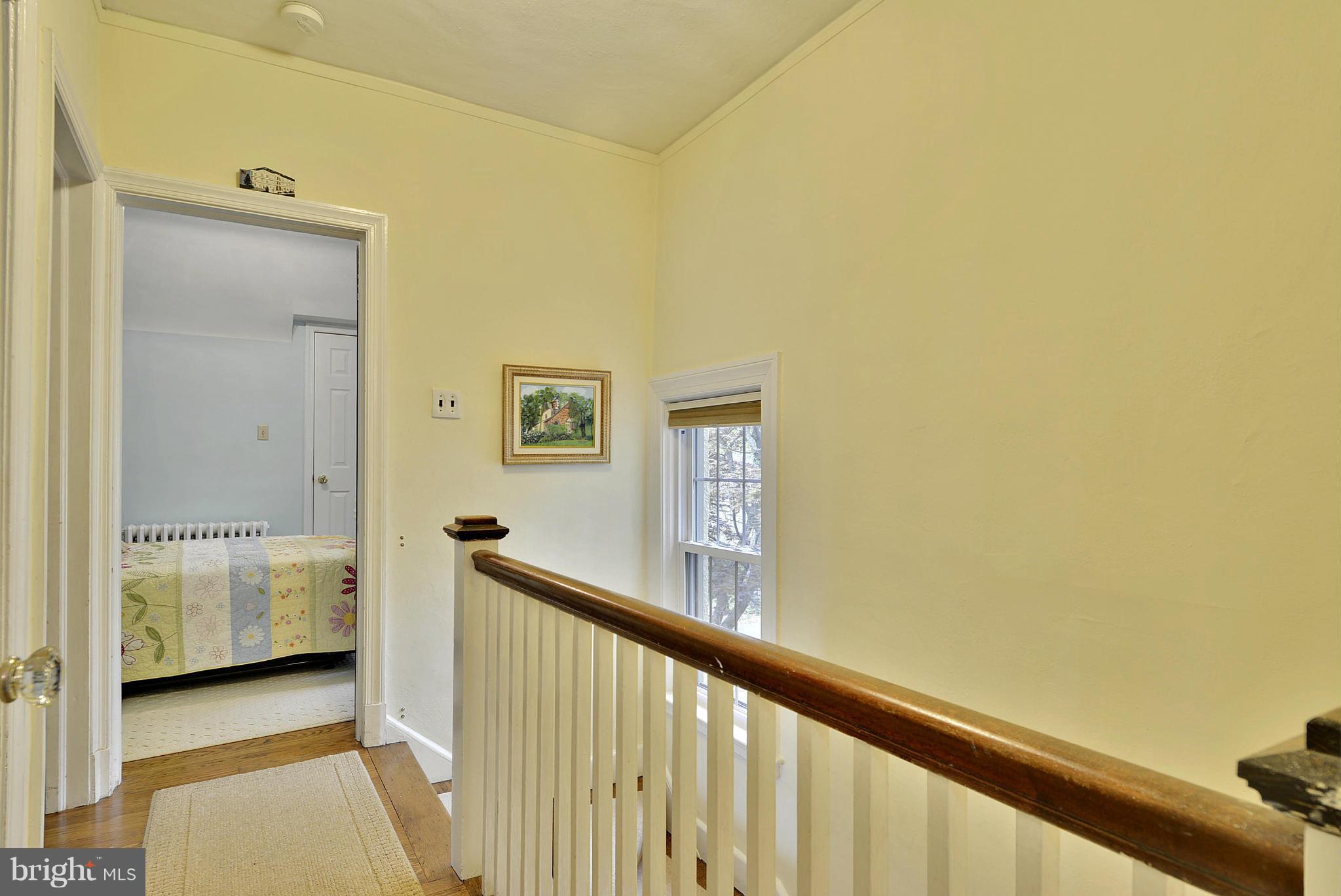7113 Oxford Road Baltimore, MD 21212 - Photo 17 of 30 Upper hallway