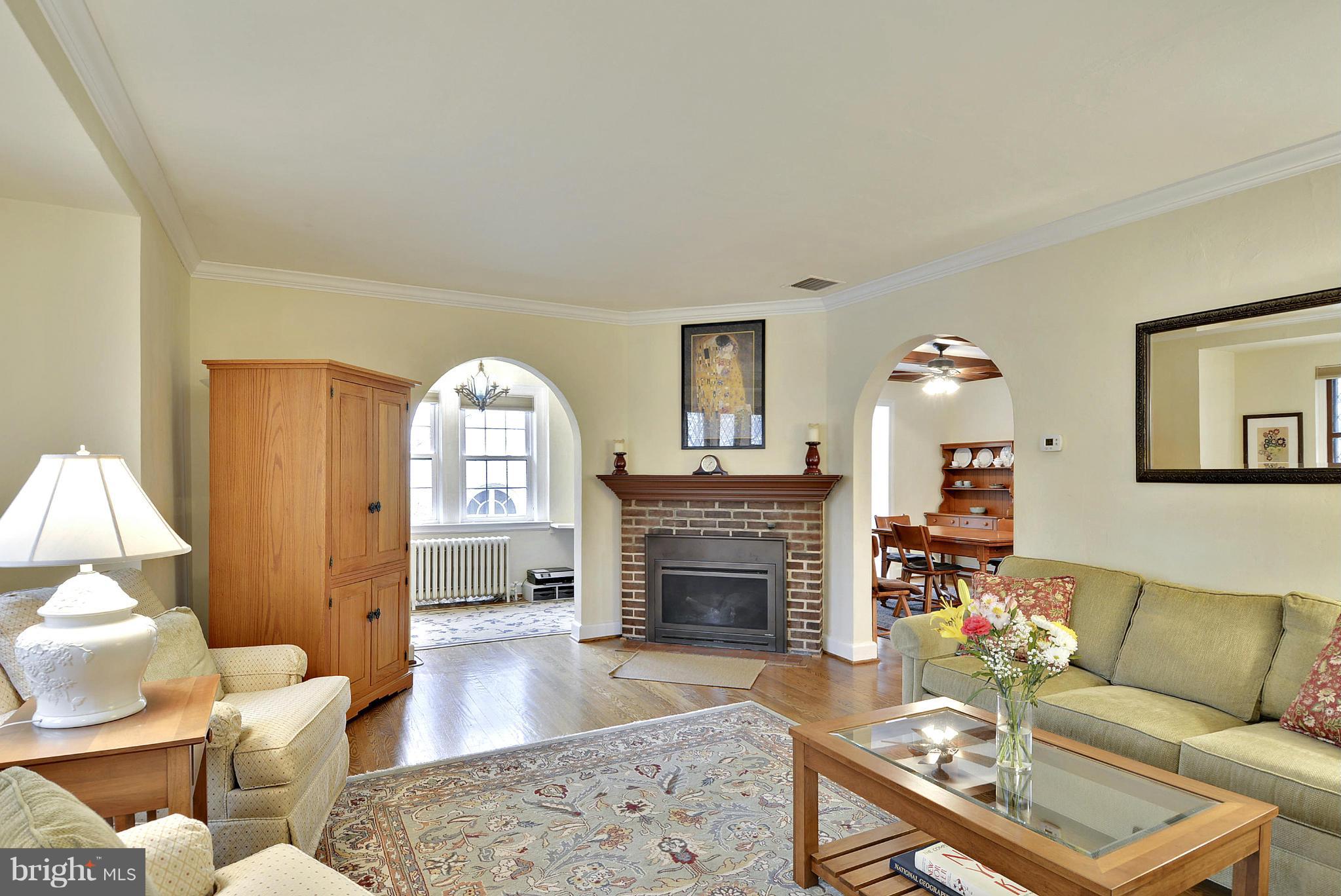 7113 Oxford Road Baltimore, MD 21212 - Photo 3 of 30 Living Room with gas fireplace