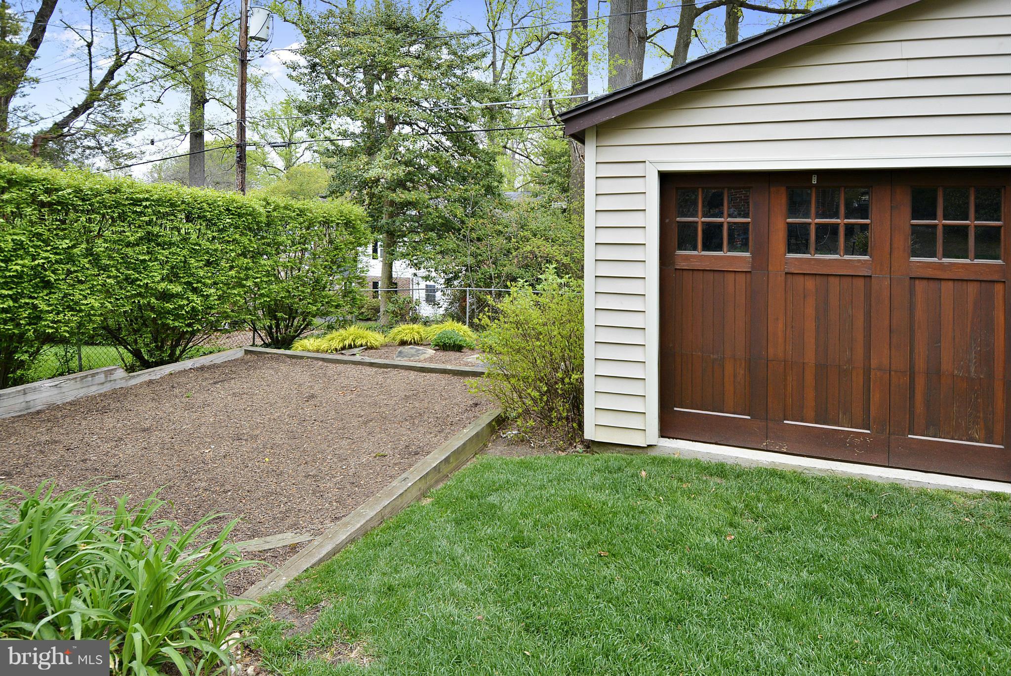 7113 Oxford Road Baltimore, MD 21212 - Photo 21 of 30 flat area for swing set or garden