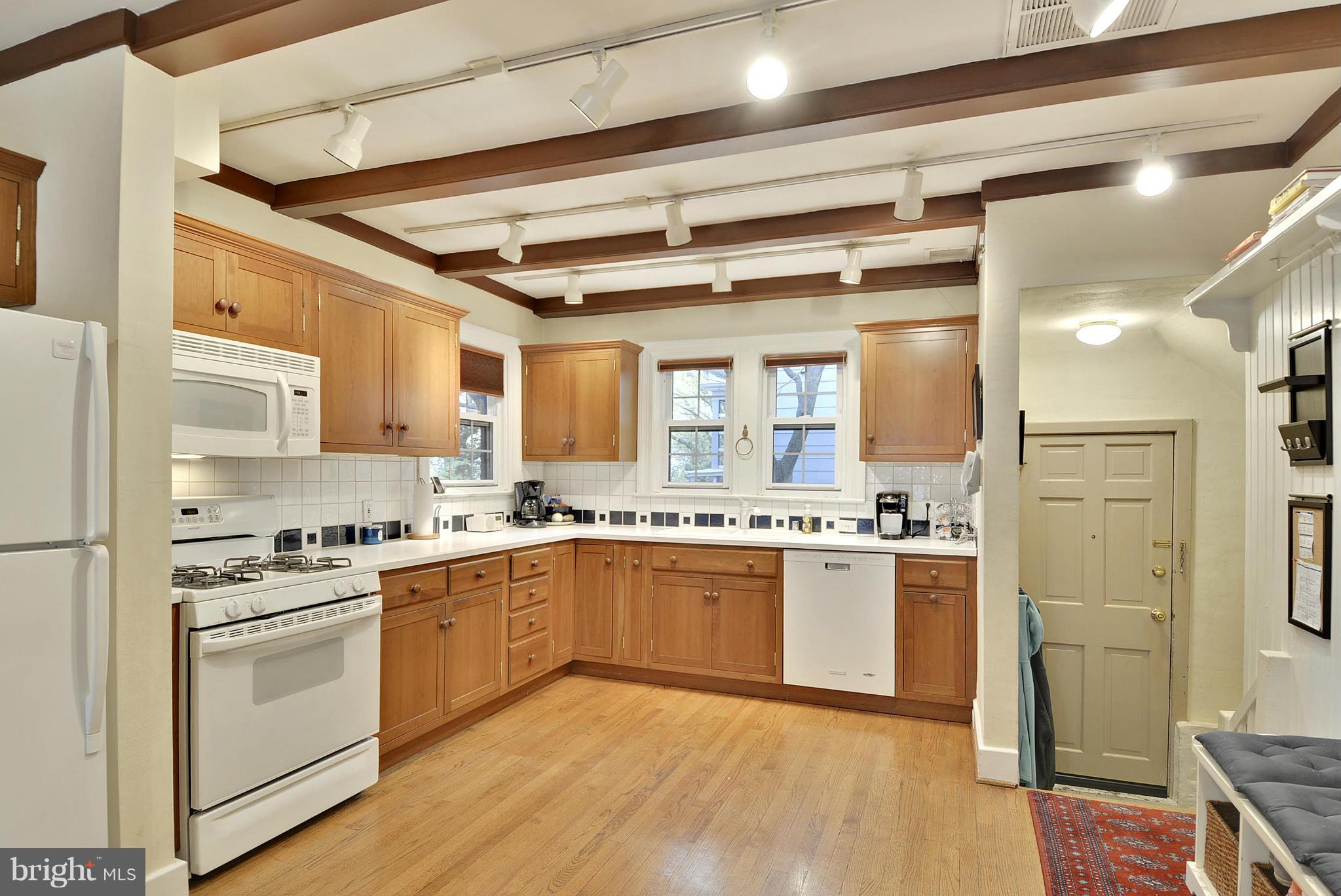 7113 Oxford Road Baltimore, MD 21212 - Photo 4 of 30 Kitchen