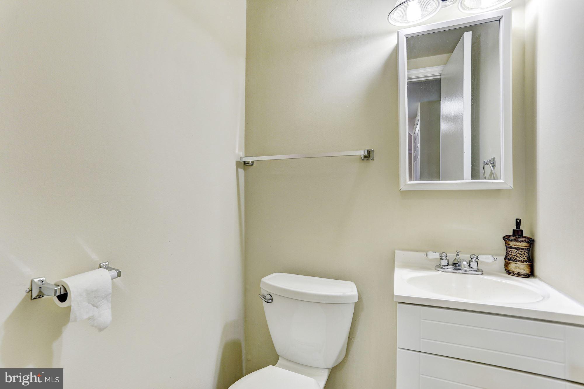 5977 Grand Banks Road Columbia, MD 21044 - Photo 13 of 23 Powder Room