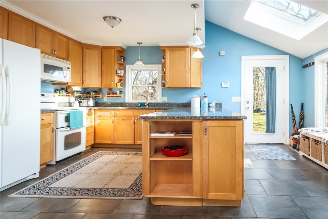 9 East Woody Hill Road Westerly, RI 02891 - Photo 7 of 19 Gallery Image 7