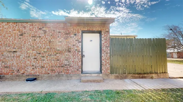 $700 | 725 Peppertree Drive, Unit 29, Bryan, TX 77801