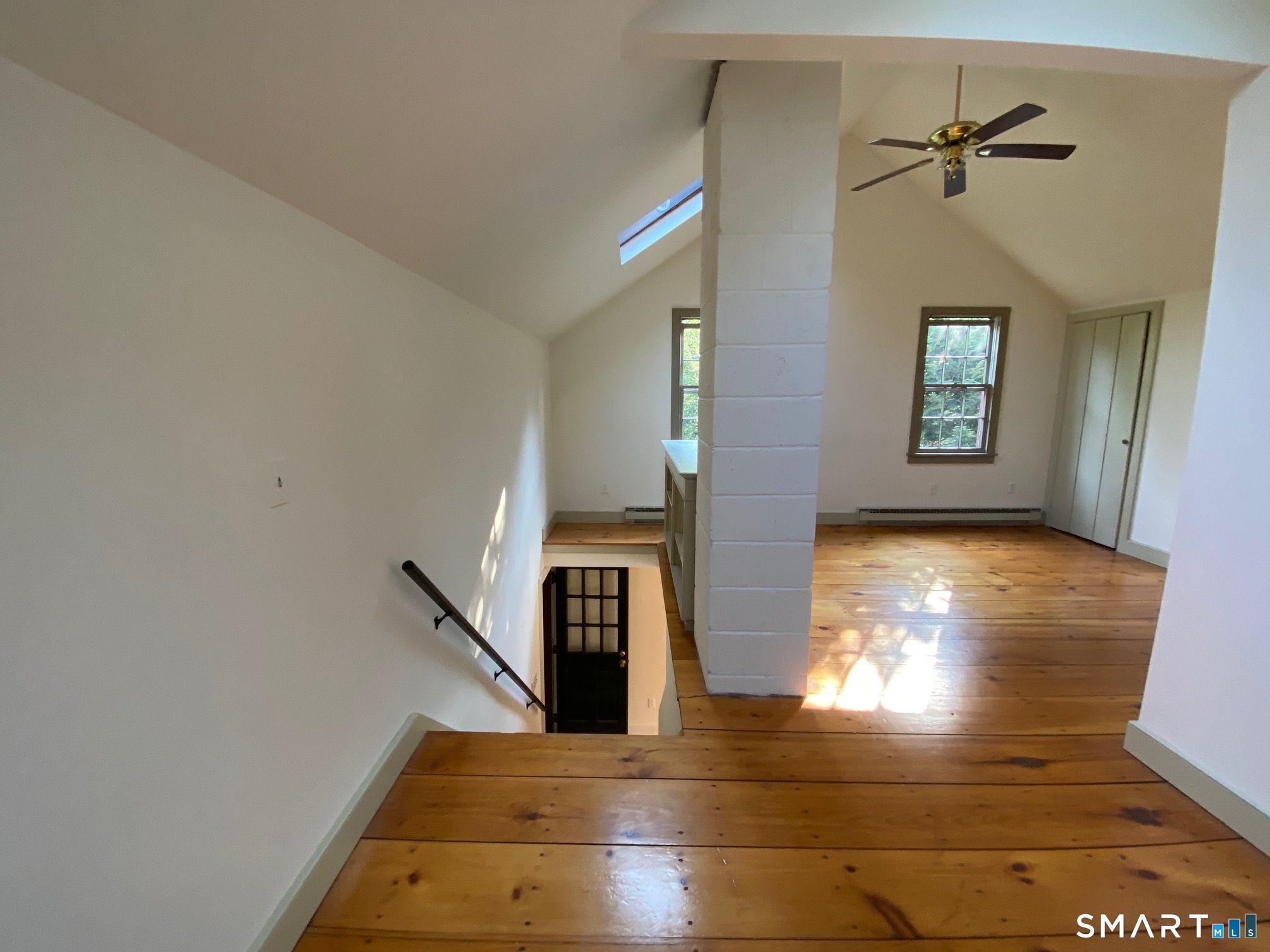 95 R Saybrook Road Essex, CT 06426 - Photo 13 of 17 Upper level Bedroom