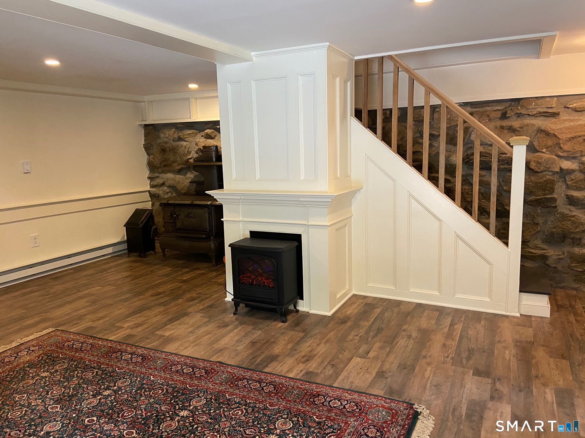 95 R Saybrook Road Essex, CT 06426 - Photo 4 of 17 First level Tavern Room.
