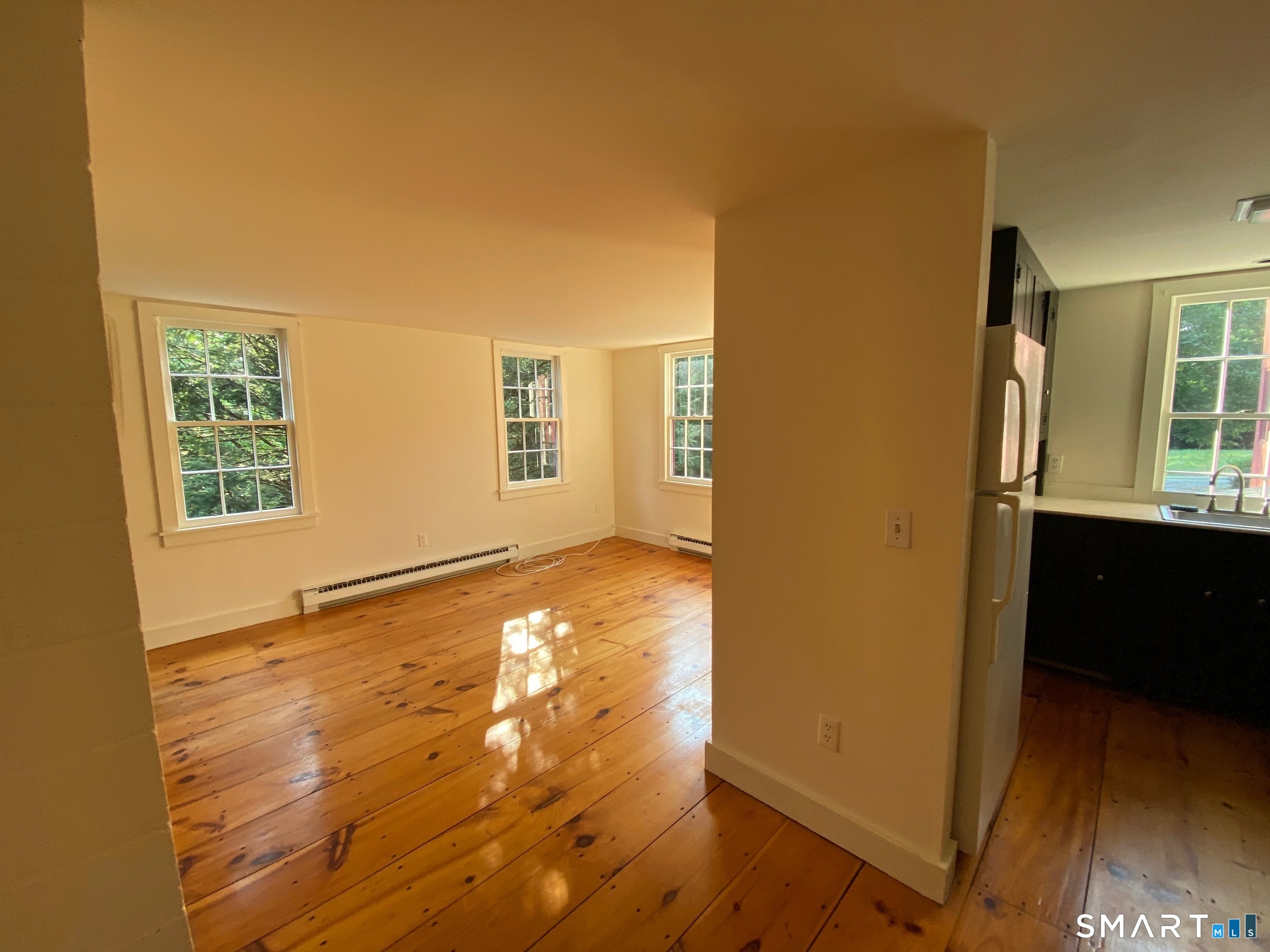 95 R Saybrook Road Essex, CT 06426 - Photo 9 of 17 Second level Living Room & Kitchen