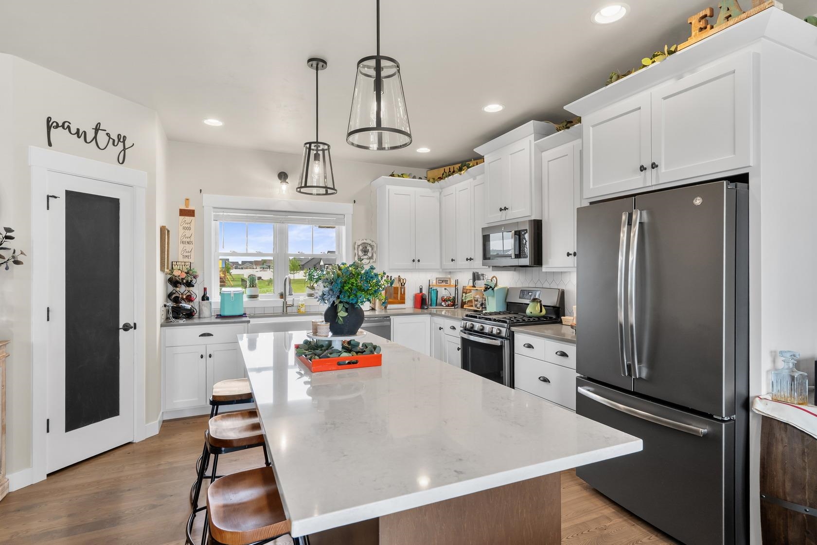 W5638 Hoelzel Way Appleton, WI 54915 - Photo 10 of 52 Gallery Image 10