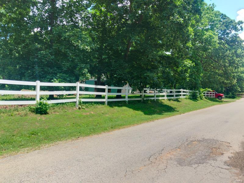 8886 Ridge Road Carlinville, IL 62626 - Photo 19 of 49 Gallery Image 19