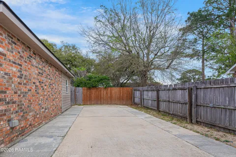 $369,990 | 408 Bon Mange Circle, Lafayette, LA 70506