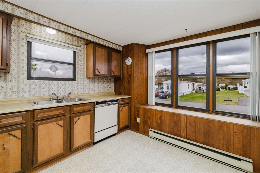 152 Easy Street Raynham, MA 02767 - Photo 11 of 35 Gallery Image 11