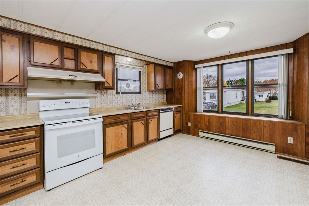 152 Easy Street Raynham, MA 02767 - Photo 14 of 35 Gallery Image 14
