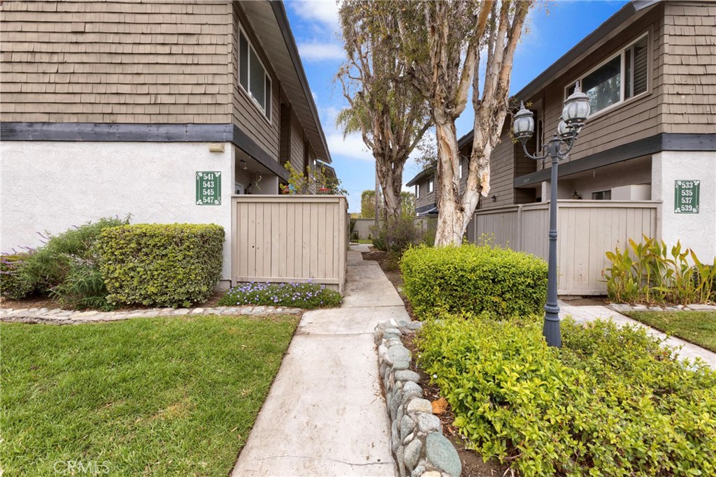 545 West Dunton Avenue, Unit 9 Orange, CA 92865 - Photo 4 of 34