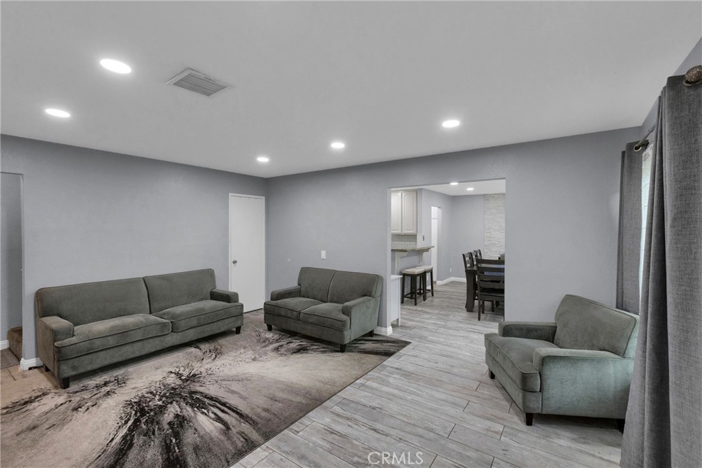 545 West Dunton Avenue, Unit 9 Orange, CA 92865 - Photo 7 of 34