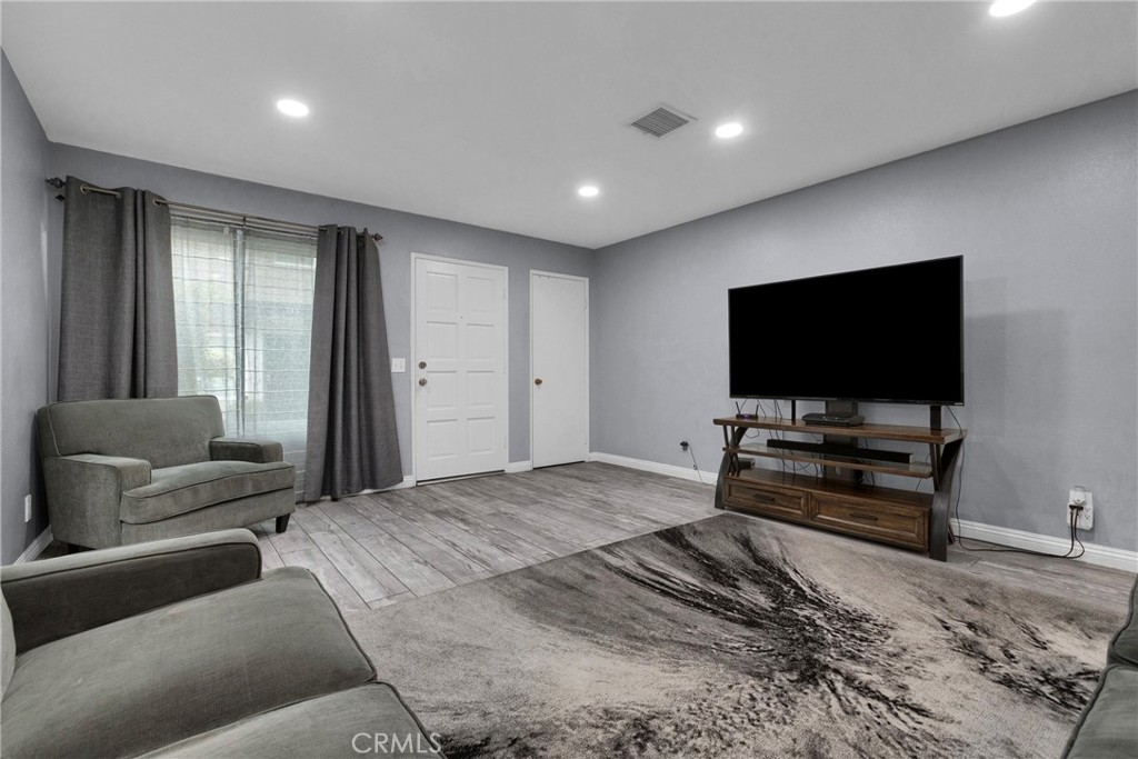 545 West Dunton Avenue, Unit 9 Orange, CA 92865 - Photo 8 of 34