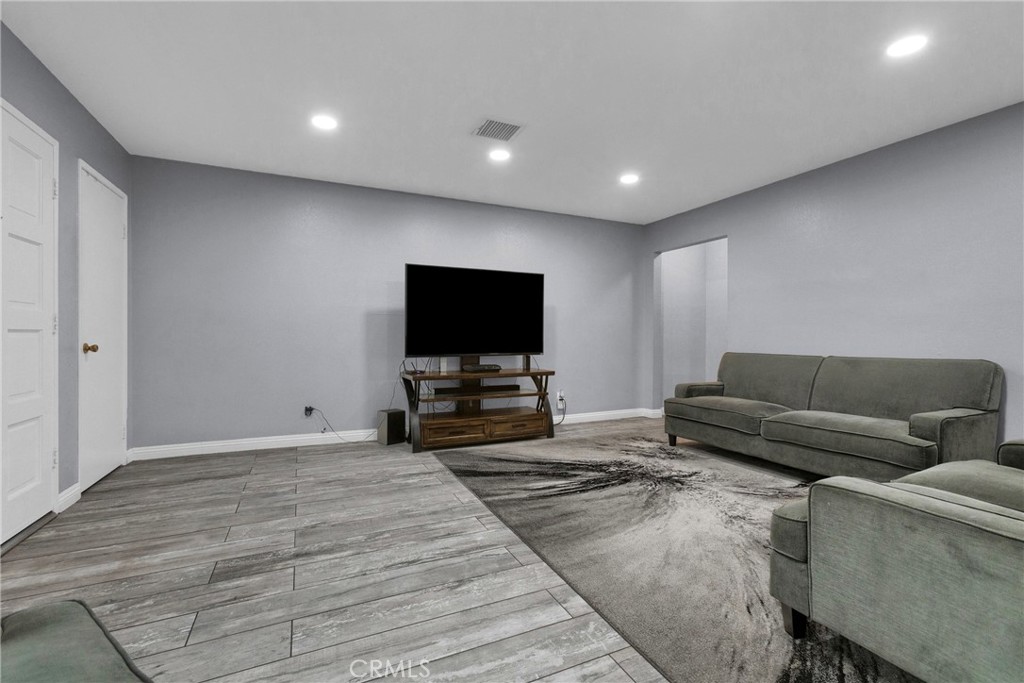 545 West Dunton Avenue, Unit 9 Orange, CA 92865 - Photo 9 of 34