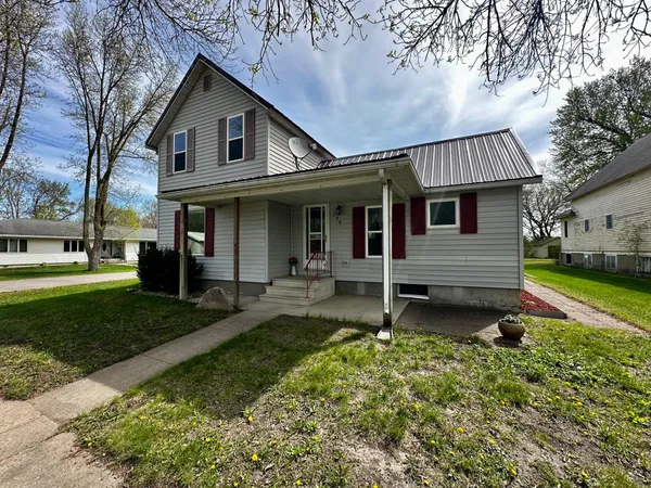 $135,000 | 390 North Broadway Street, Vesta, MN 56292