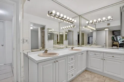 $299,000 | 5650 Camino Del Sol, Unit 106, Boca Raton, FL 33433