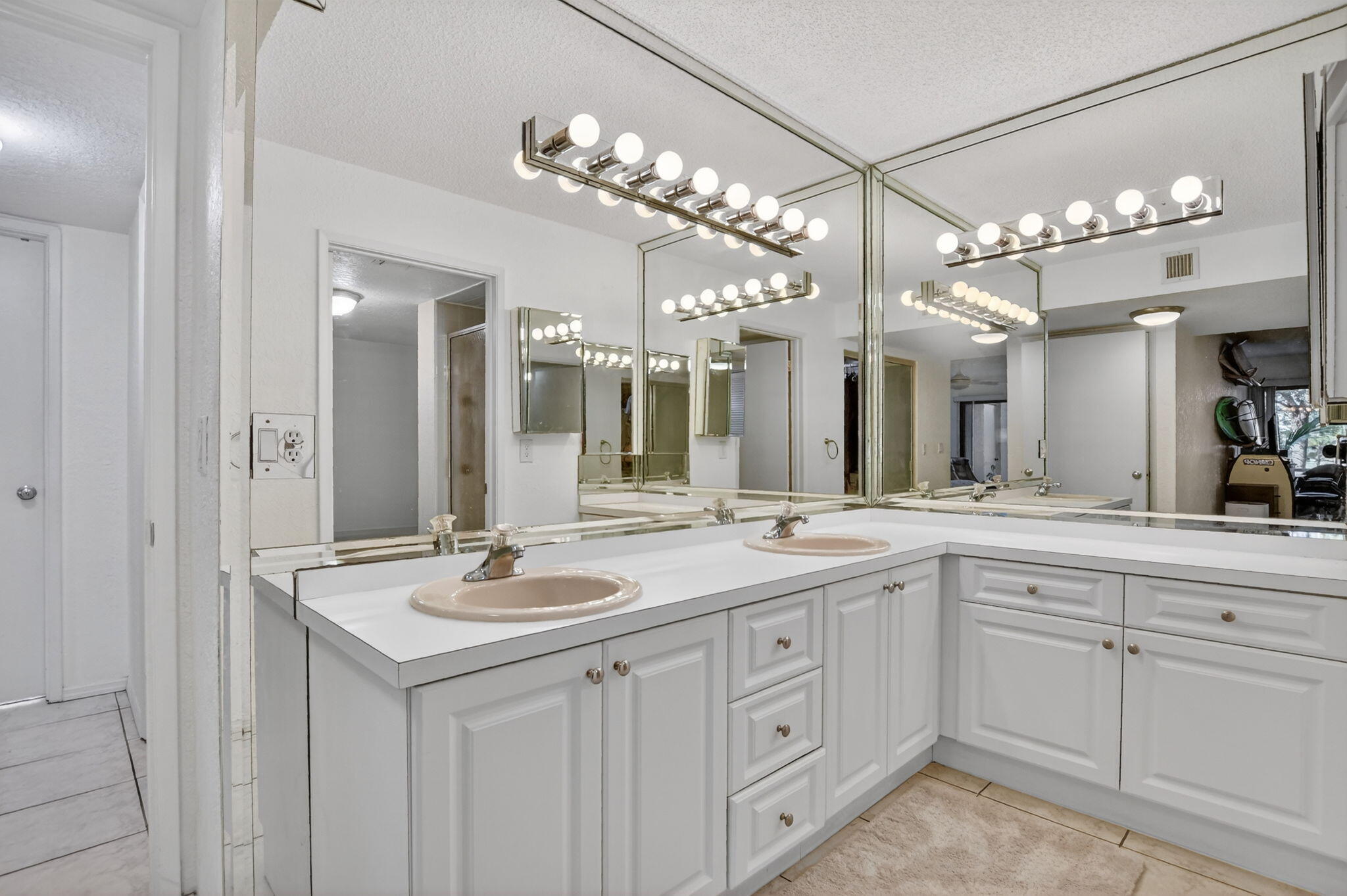 5650 Camino Del Sol, Unit 106 Boca Raton, FL 33433 - Photo 18 of 48 Primary Bathroom