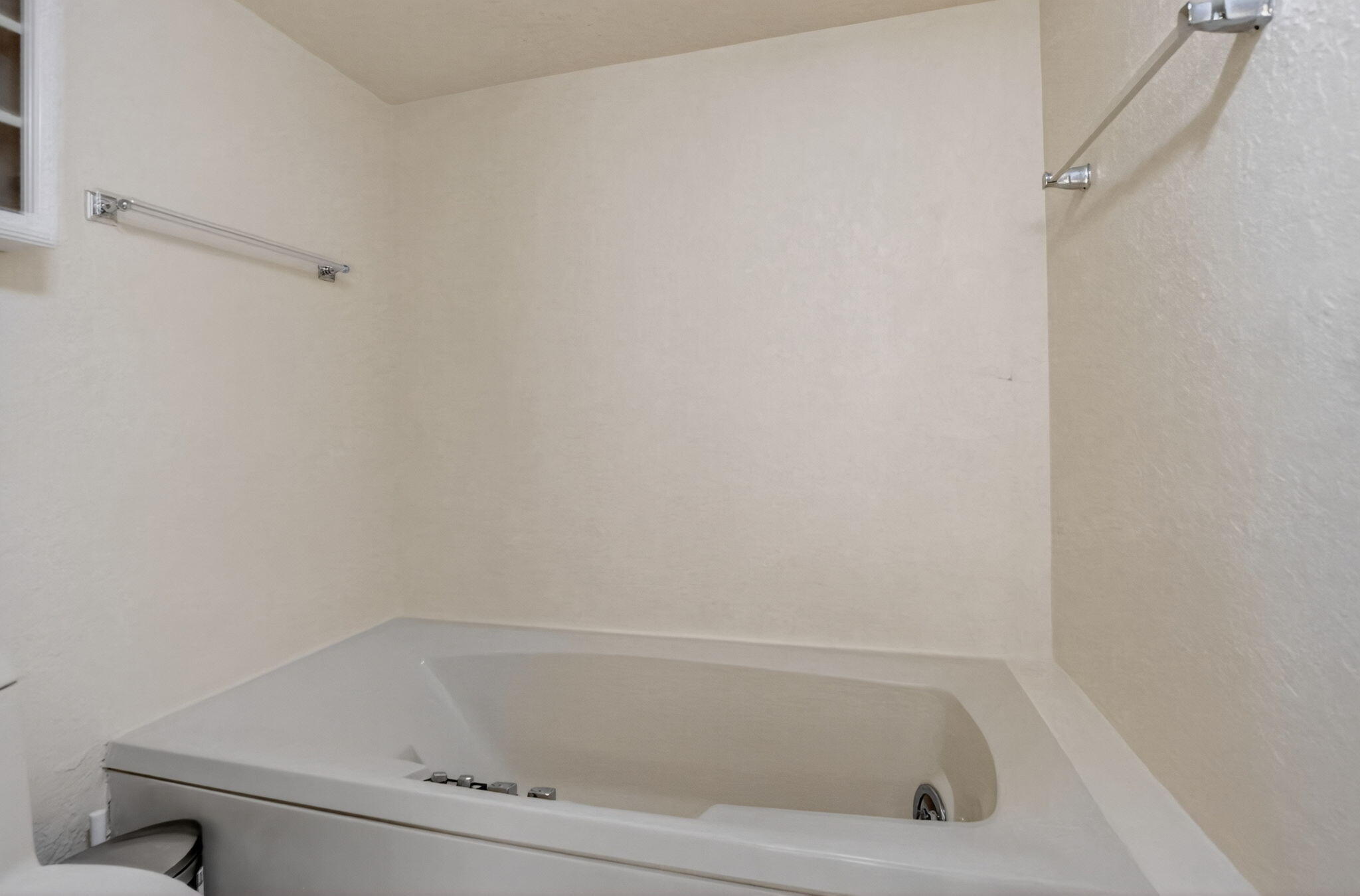 5650 Camino Del Sol, Unit 106 Boca Raton, FL 33433 - Photo 21 of 48 Primary Bathroom