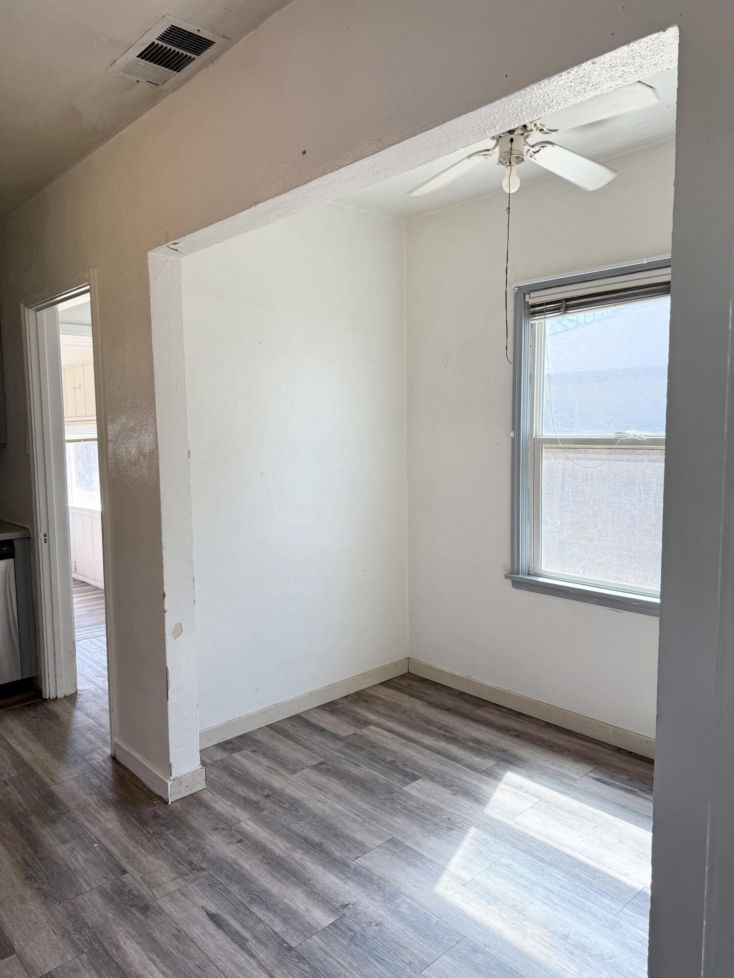 137 North H Street Exeter, CA 93221 - Photo 8 of 22 IMG_1534