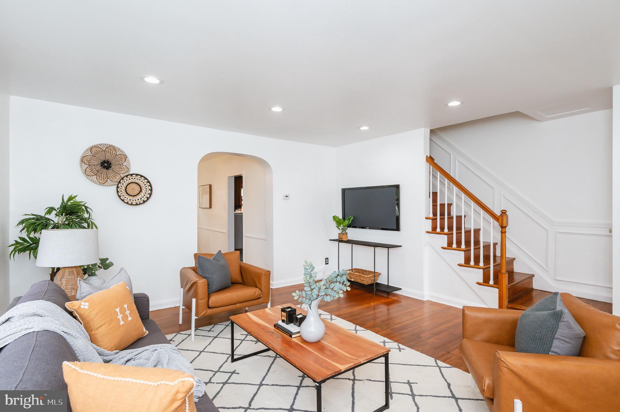 1535 Gleneagle Road Baltimore, MD 21239 - Photo 3 of 28 Living Room