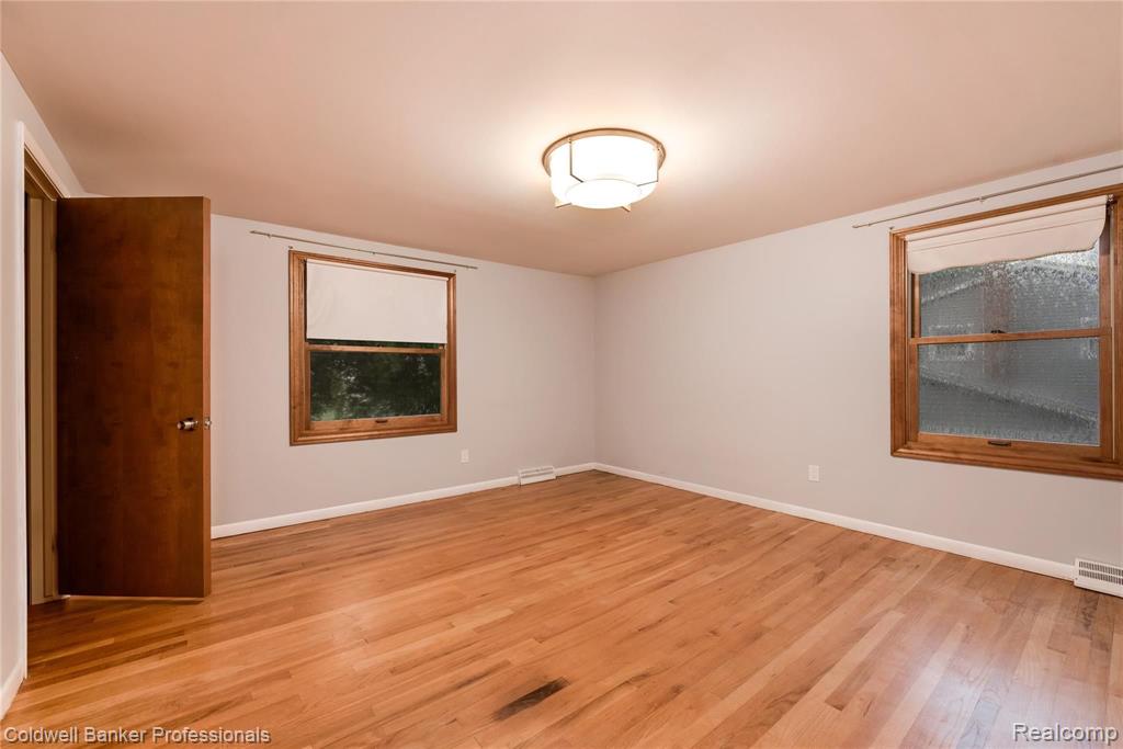 29870 Fox Grove Road Farmington, MI 48334 - Photo 21 of 35