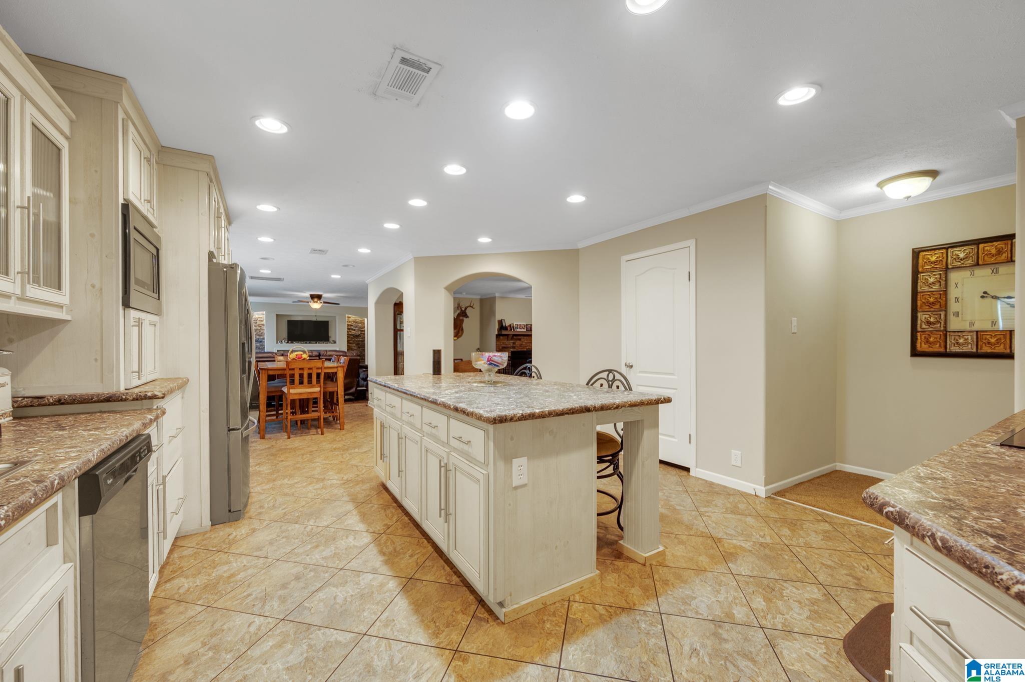 899 Roulain Road Odenville, AL 35120 - Photo 15 of 41