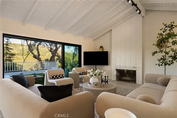 $2,895,000 | 10141 Overhill Drive, North Tustin, CA 92705