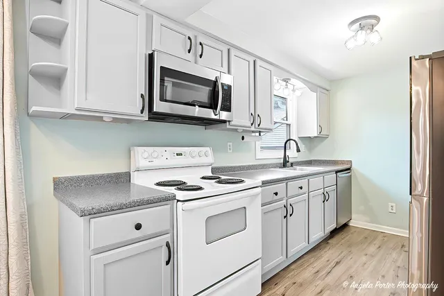 $235,000 | 5703 Fox Lake Road, McHenry, IL 60051