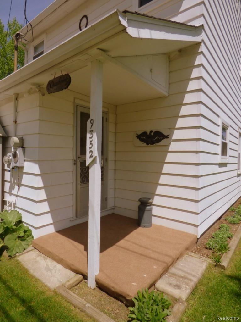 9352 Dexter-Pinckney Road Pinckney, MI 48169 - Photo 27 of 27 26 ENTRANCE.jpg