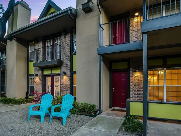 $1,595 | 7685 Northcross Drive, Unit 208, Austin, TX 78757