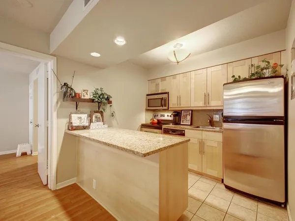 $1,595 | 7685 Northcross Drive, Unit 208, Austin, TX 78757