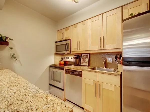 $1,595 | 7685 Northcross Drive, Unit 208, Austin, TX 78757
