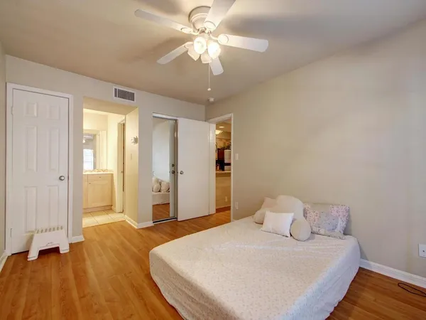 $1,595 | 7685 Northcross Drive, Unit 208, Austin, TX 78757