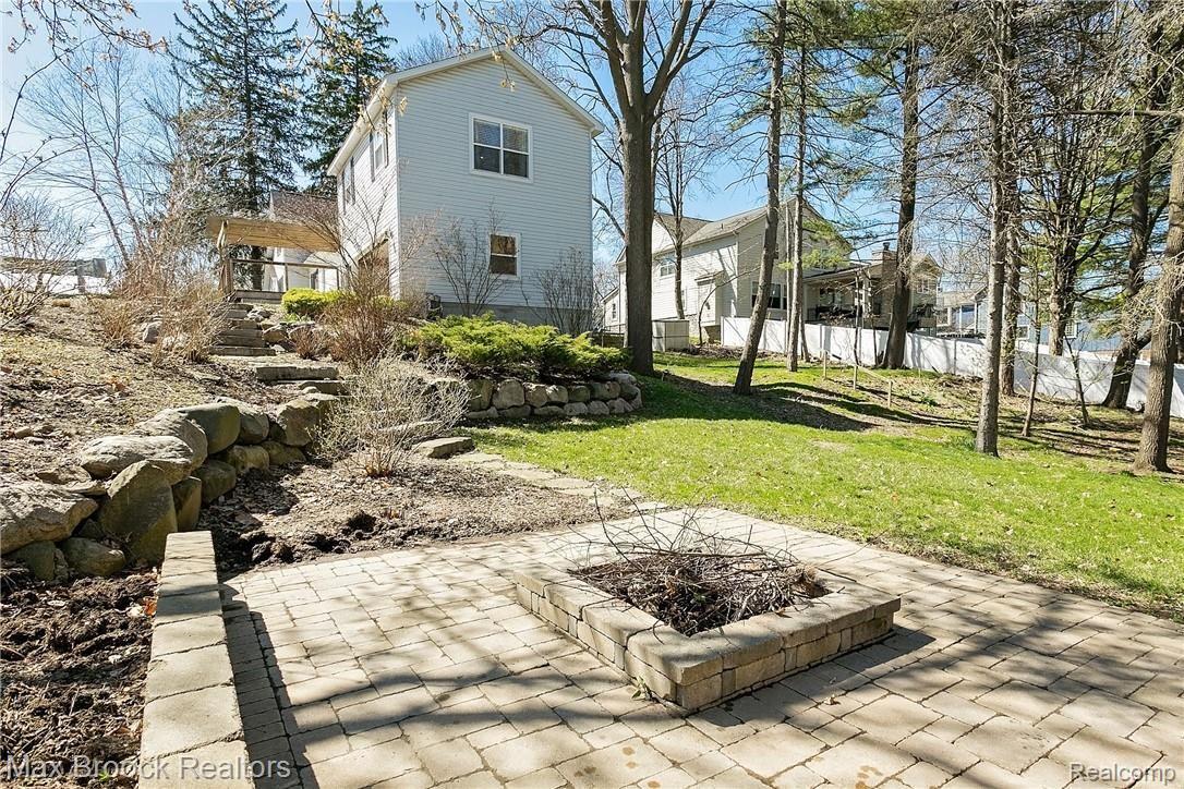 516 Ludlow Avenue Rochester, MI 48307 - Photo 33 of 37 Paver Fire Pit in Back Yard