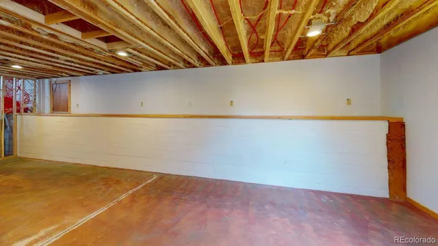 a view of a house with a small yard