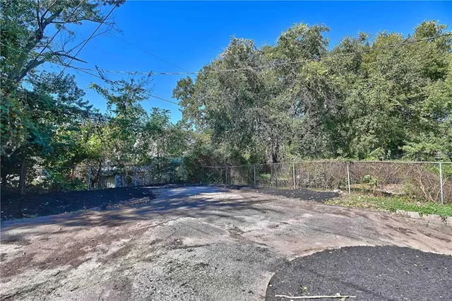 $200,000 | 5528 Woodland Avenue, Kansas City, MO 64110