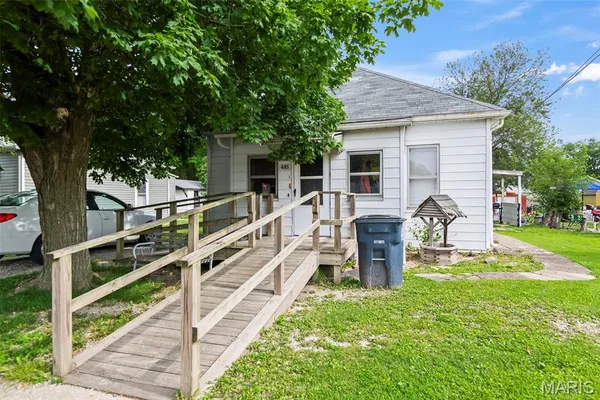 $55,000 | 615 East Buchanan Street, Litchfield, IL 62056