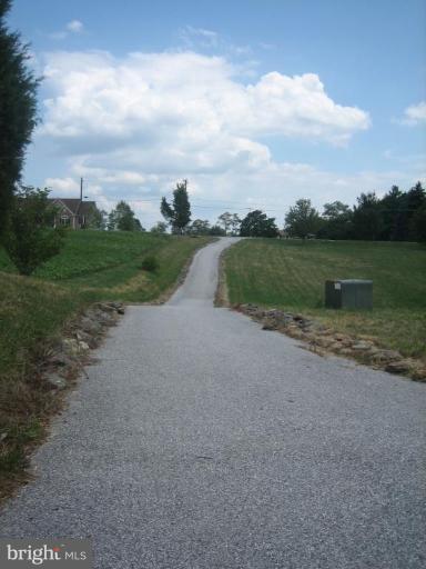 514 North Clear Ridge Road Union Bridge, MD 21791 - Photo 3 of 20 Driveway