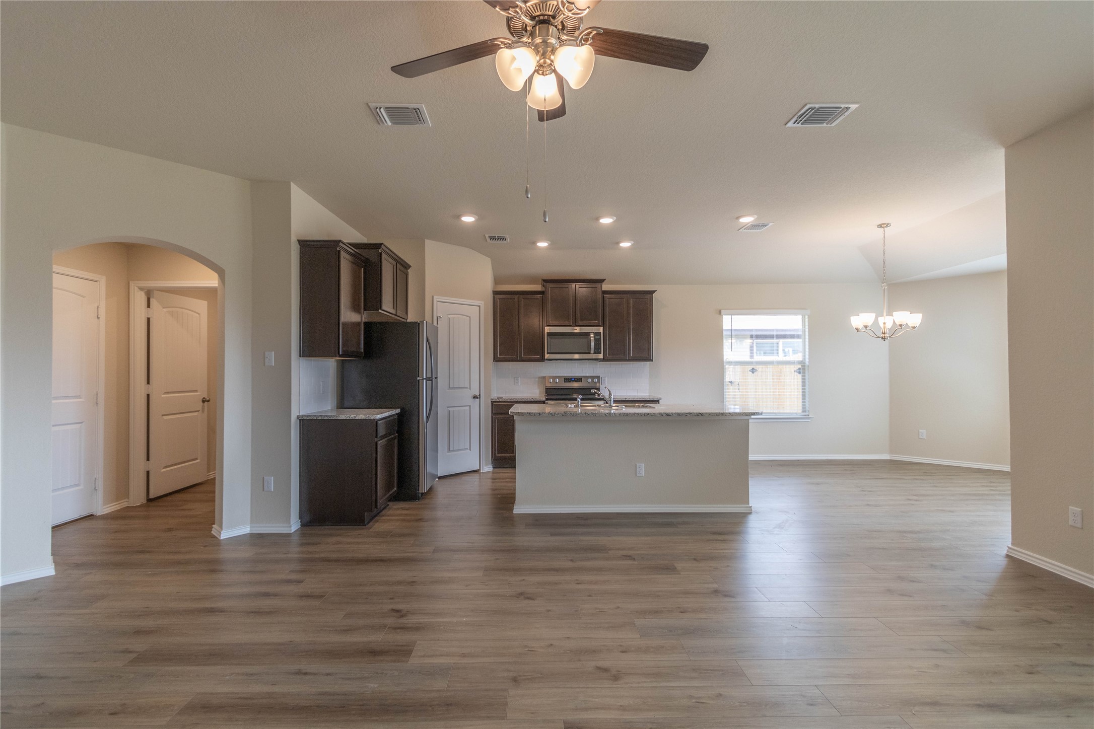 190 Beth Ann Loop Taylor, TX 76574 - Photo 9 of 34