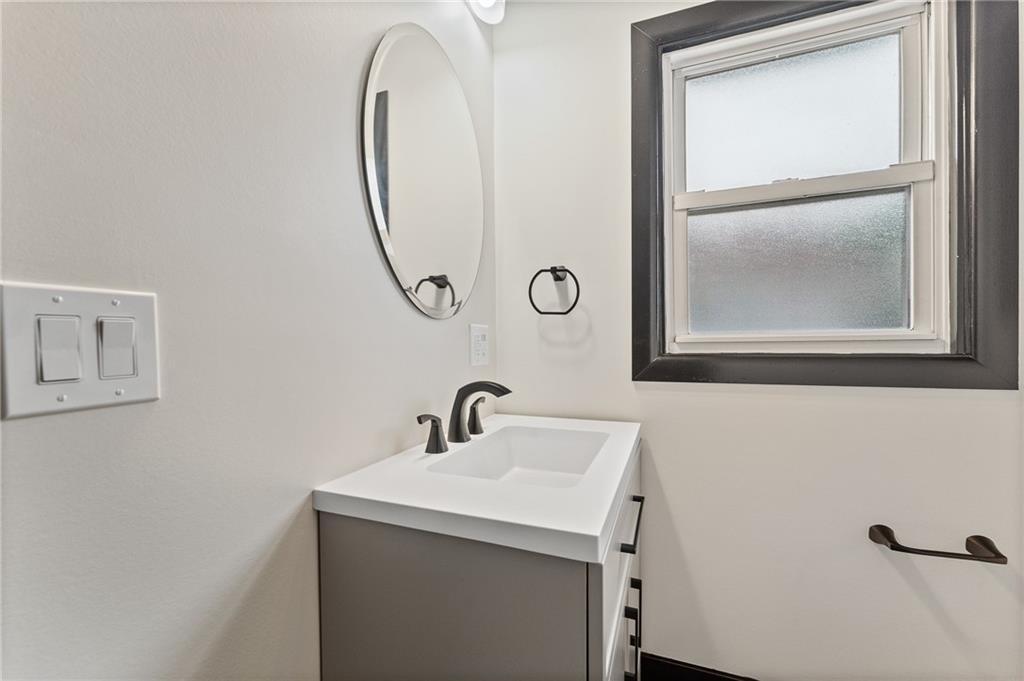 1823 Devonshire Road Coraopolis, PA 15108 - Photo 20 of 32 Gallery Image 20
