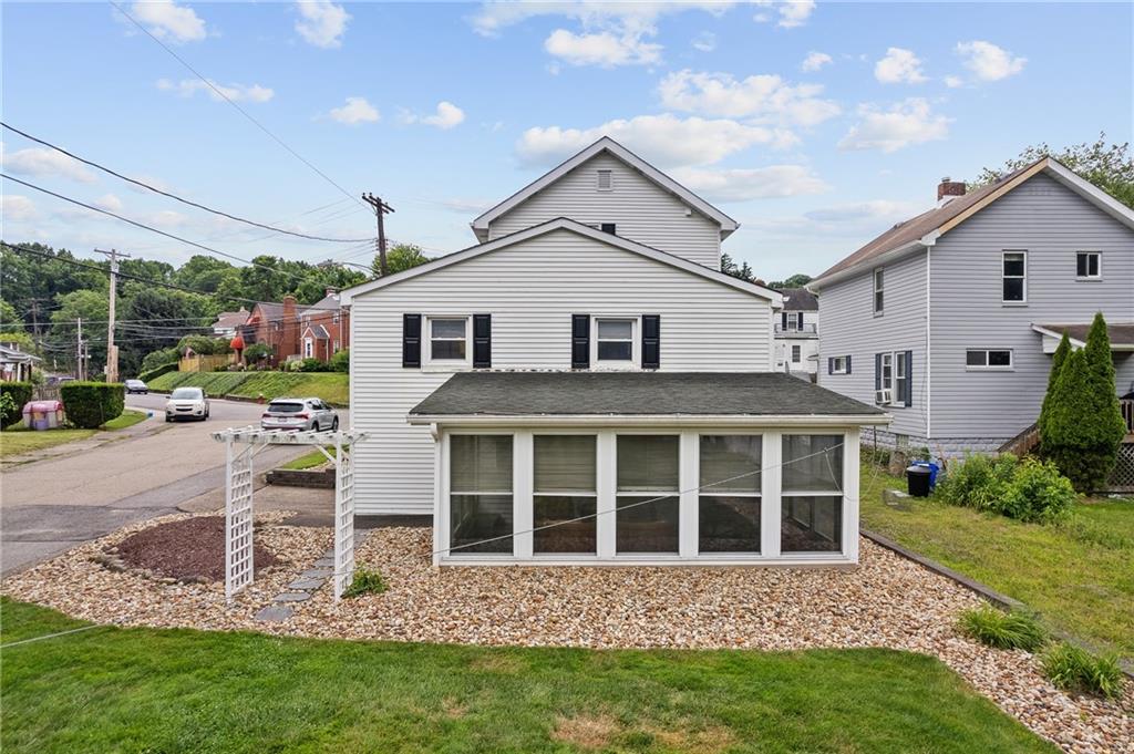 1823 Devonshire Road Coraopolis, PA 15108 - Photo 2 of 32 Gallery Image 2