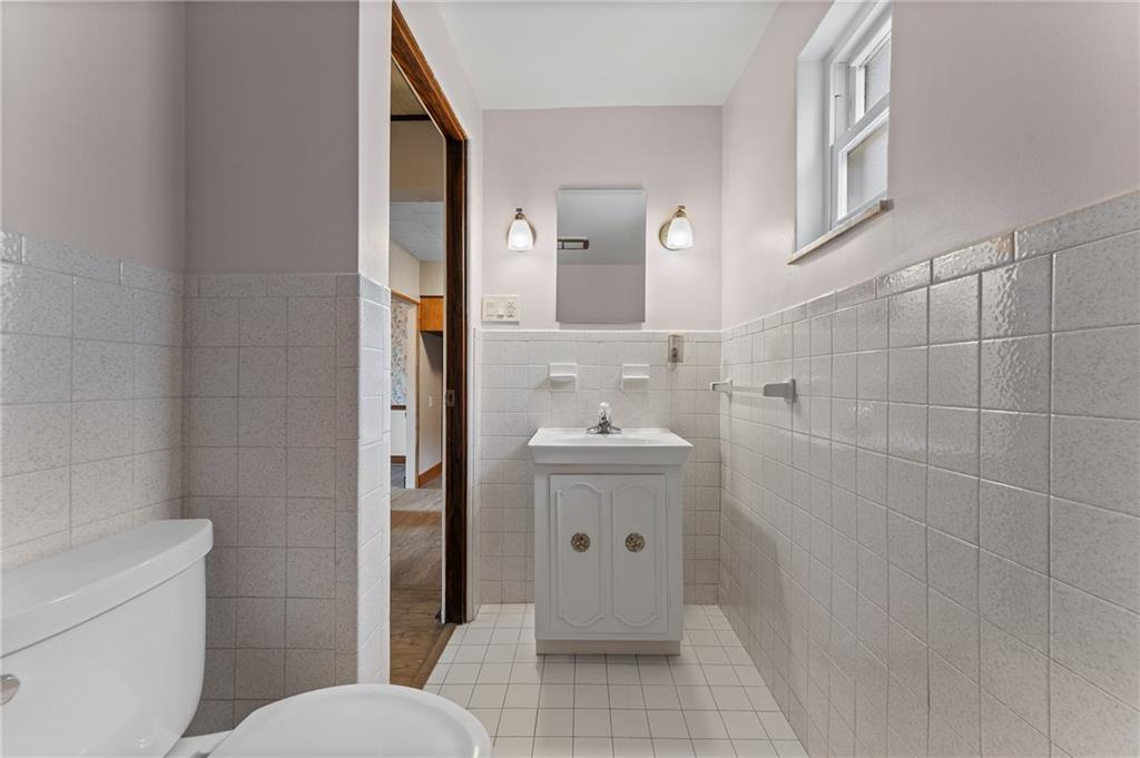 1823 Devonshire Road Coraopolis, PA 15108 - Photo 22 of 32 Gallery Image 22