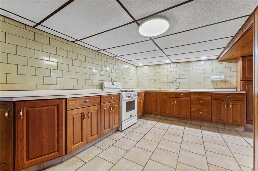 1823 Devonshire Road Coraopolis, PA 15108 - Photo 26 of 32 Gallery Image 26