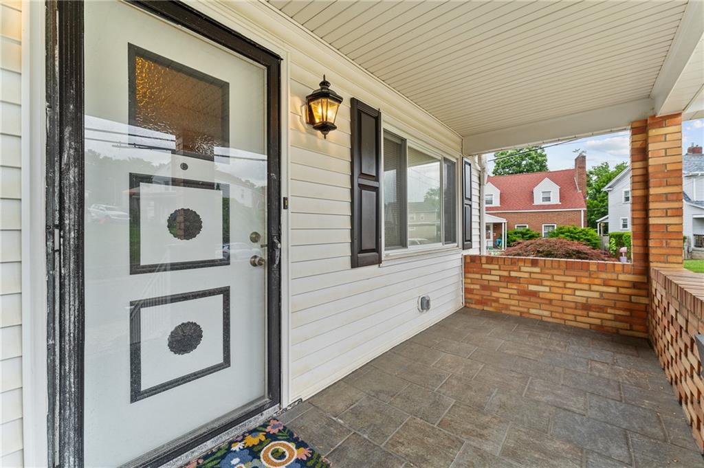 1823 Devonshire Road Coraopolis, PA 15108 - Photo 4 of 32 Gallery Image 4