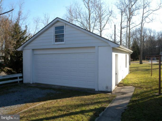 709 Randolph Street Denton, MD 21629 - Photo 4 of 10 2 Car Garage