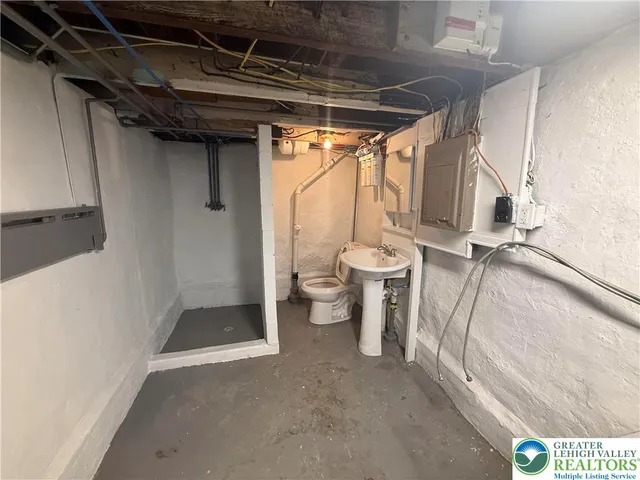 a view of walk in closet